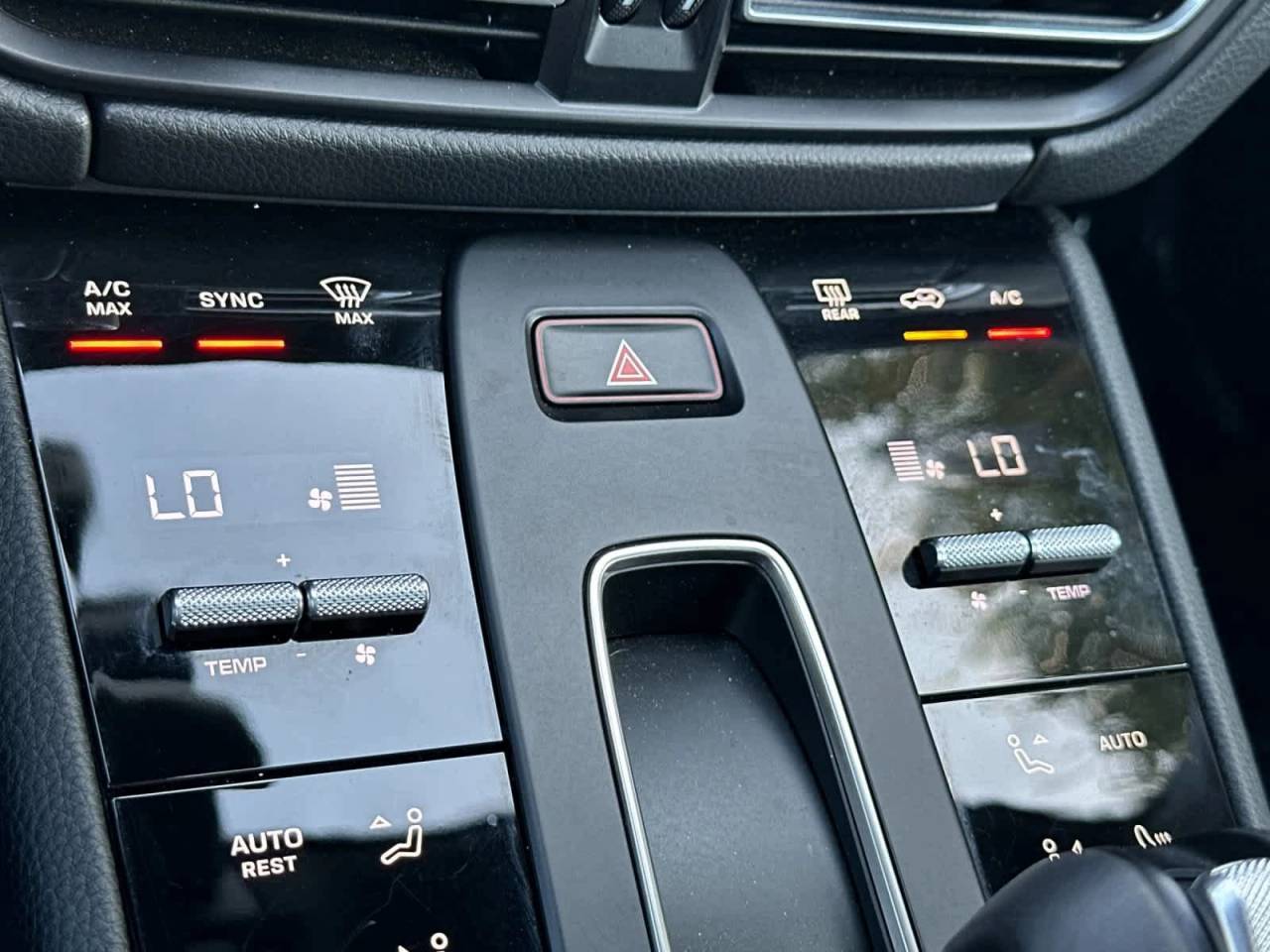 2025 Porsche Macan AWD