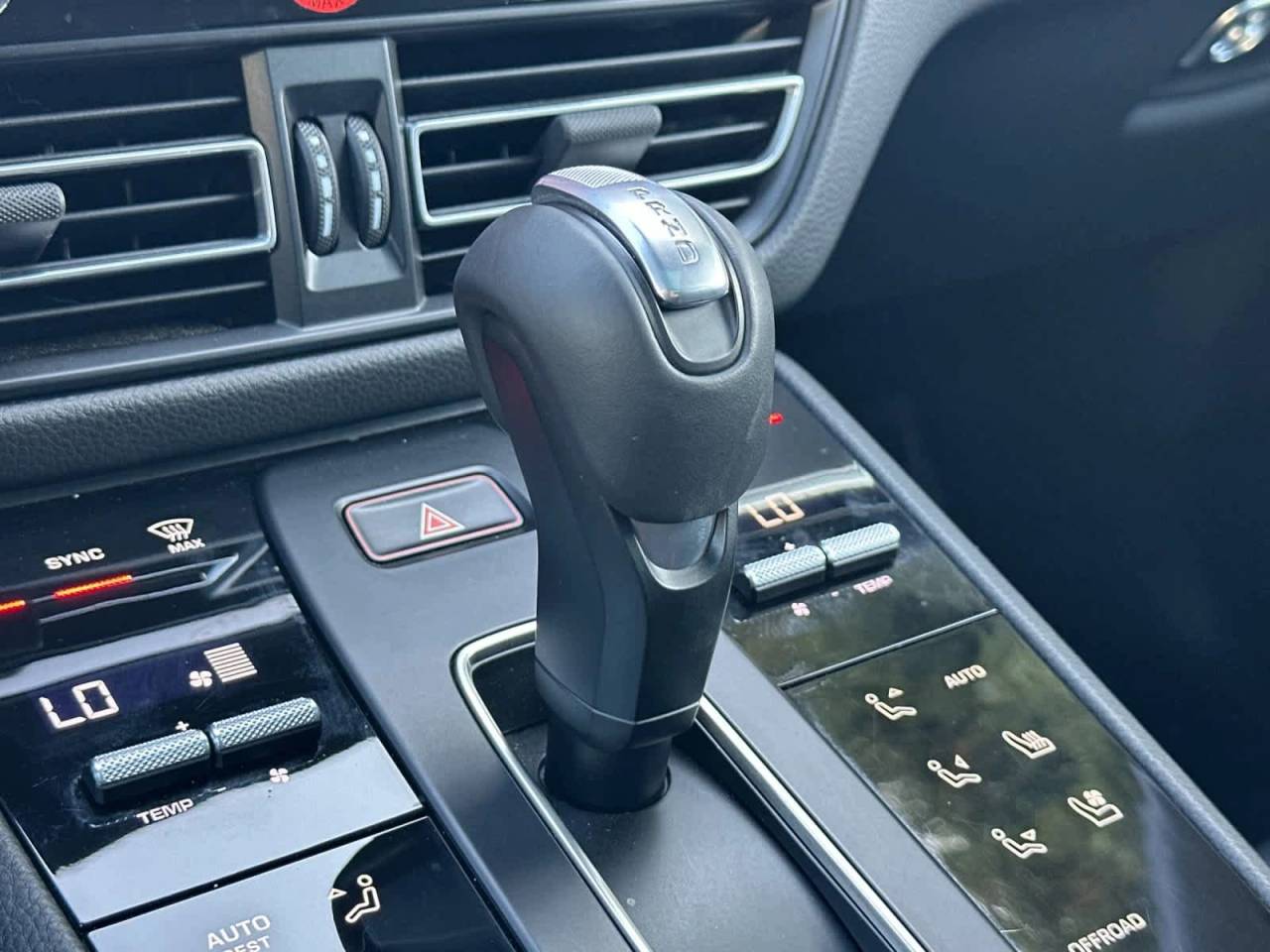 2025 Porsche Macan AWD