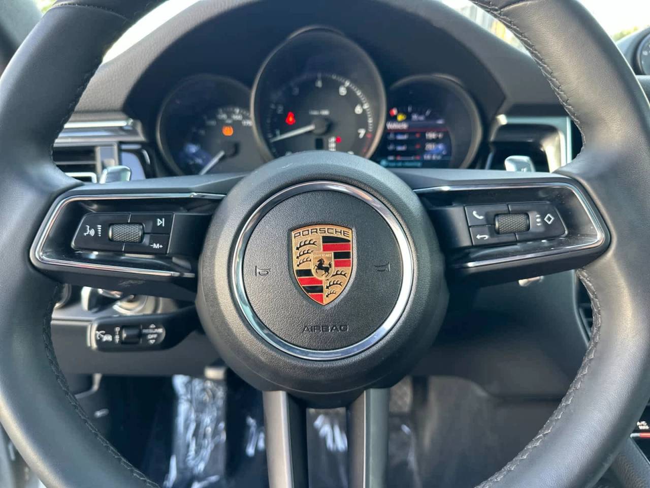 2025 Porsche Macan AWD