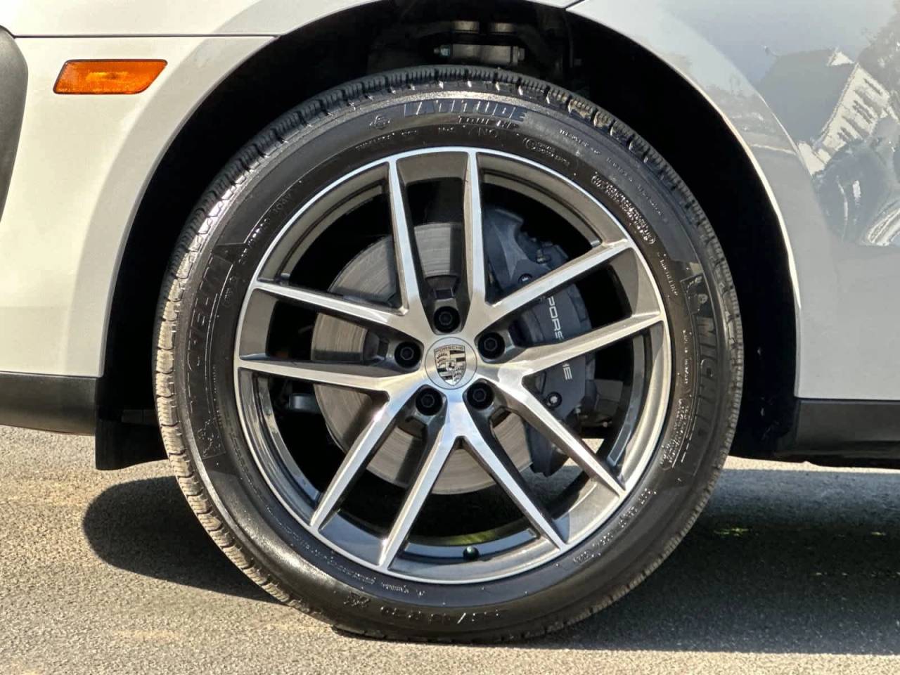 2025 Porsche Macan AWD