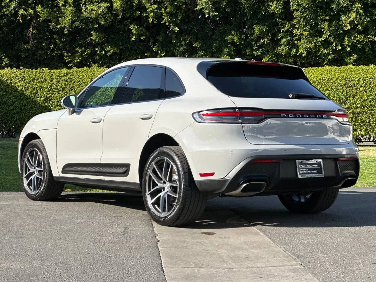 2025 Porsche Macan AWD