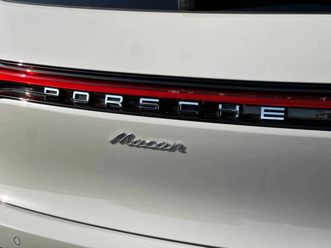 2025 Porsche Macan AWD