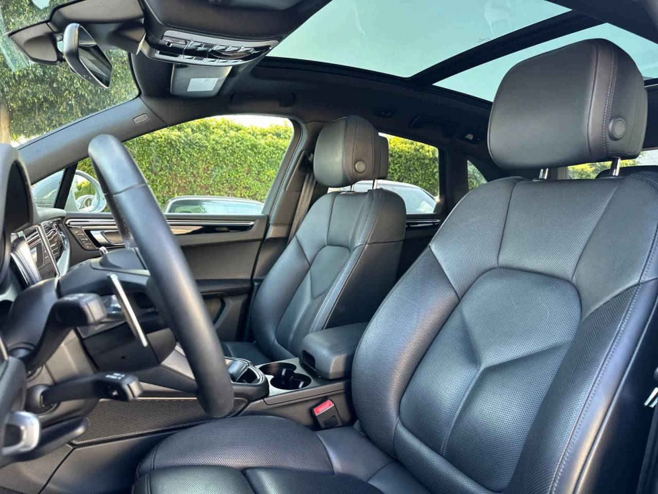 2025 Porsche Macan AWD