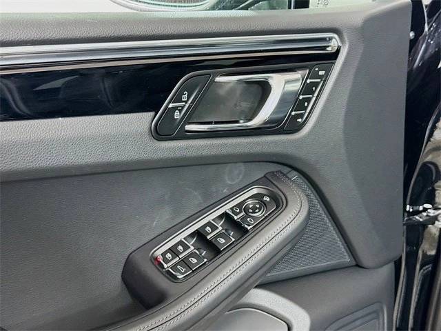 2025 Porsche Macan T