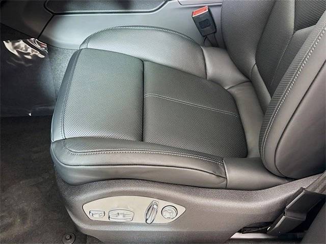 2025 Porsche Macan T