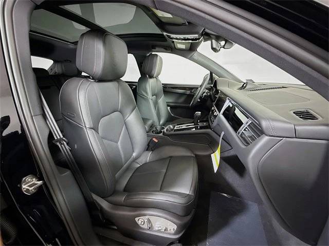 2025 Porsche Macan T