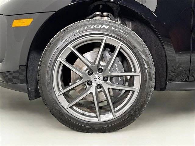 2025 Porsche Macan T