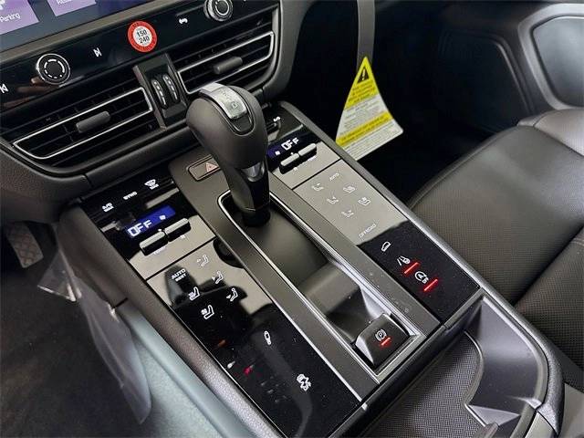 2025 Porsche Macan T