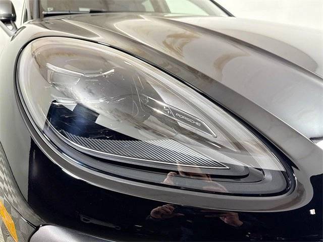 2025 Porsche Macan T