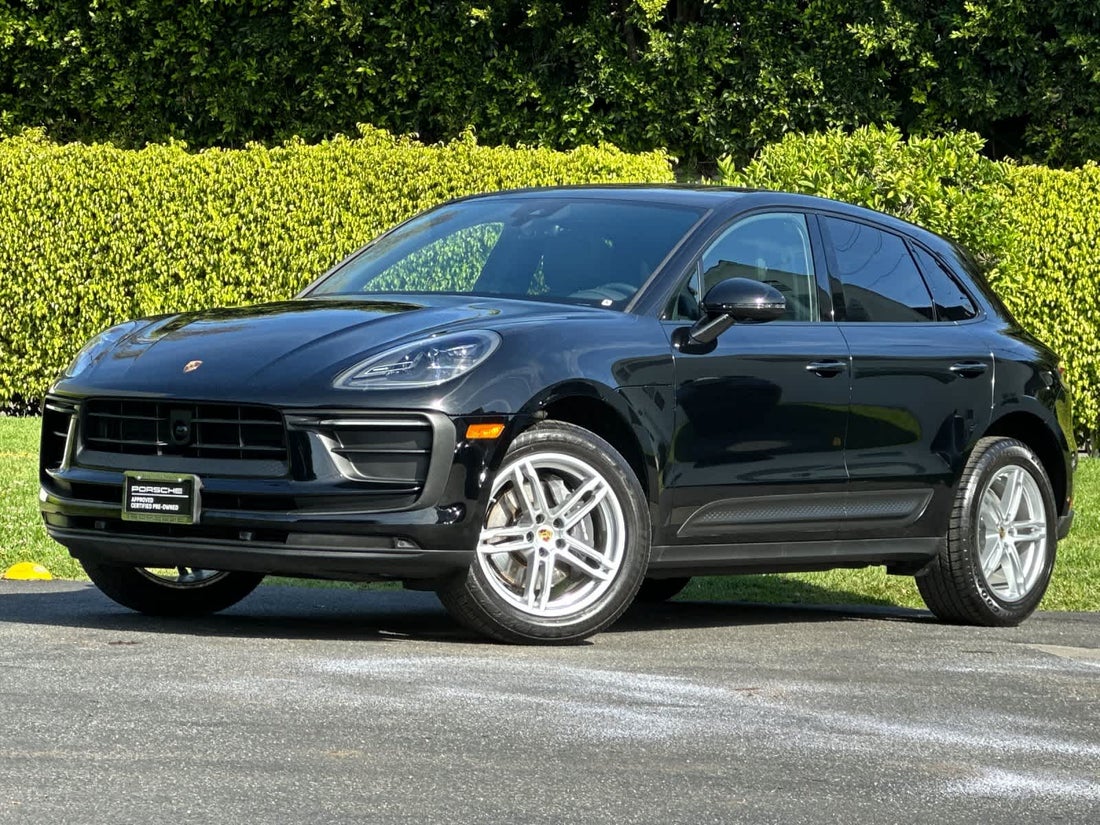 2025 Porsche Macan — photo 1 of 33