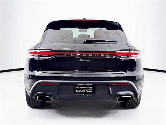 2025 Porsche Macan Base