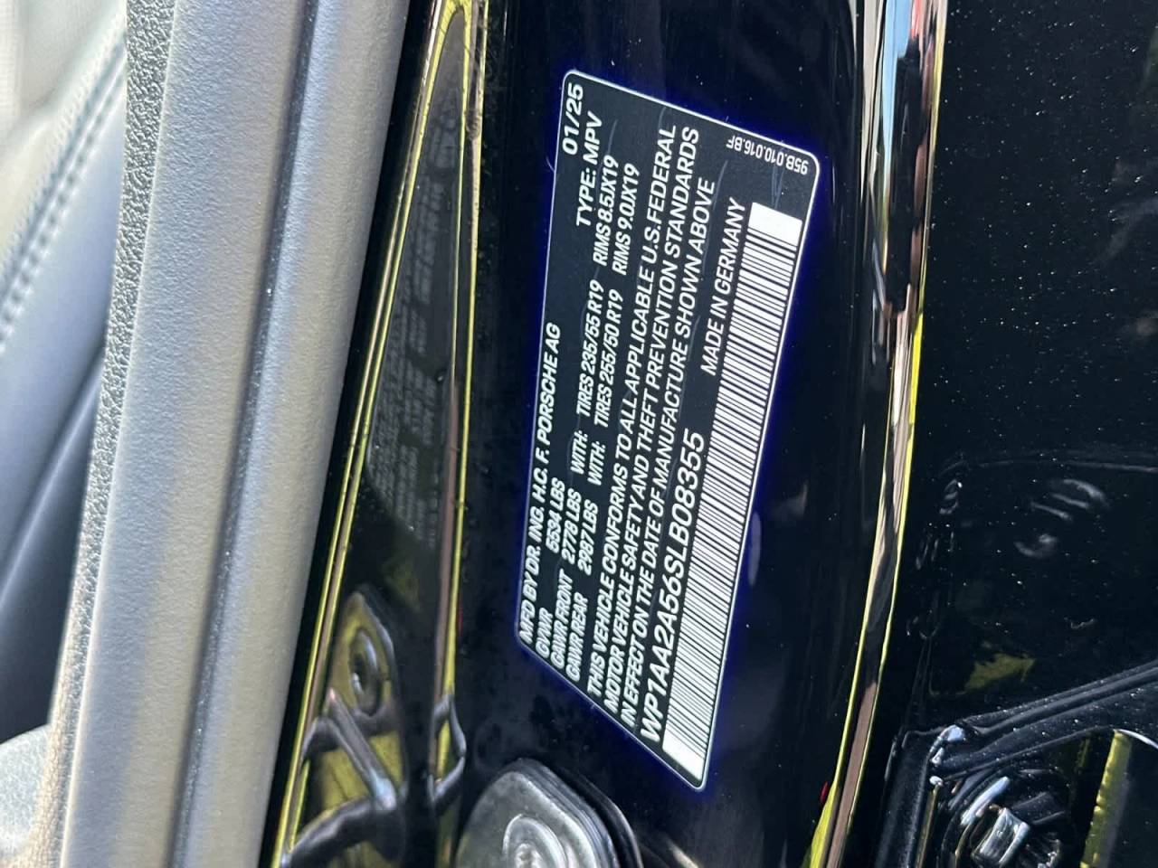 2025 Porsche Macan Base