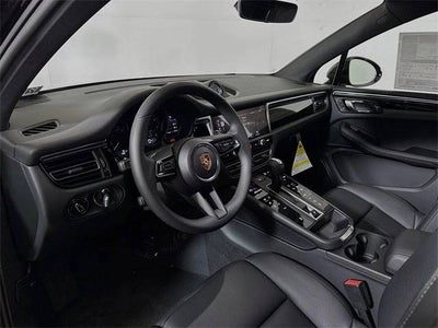 2025 Porsche Macan Base