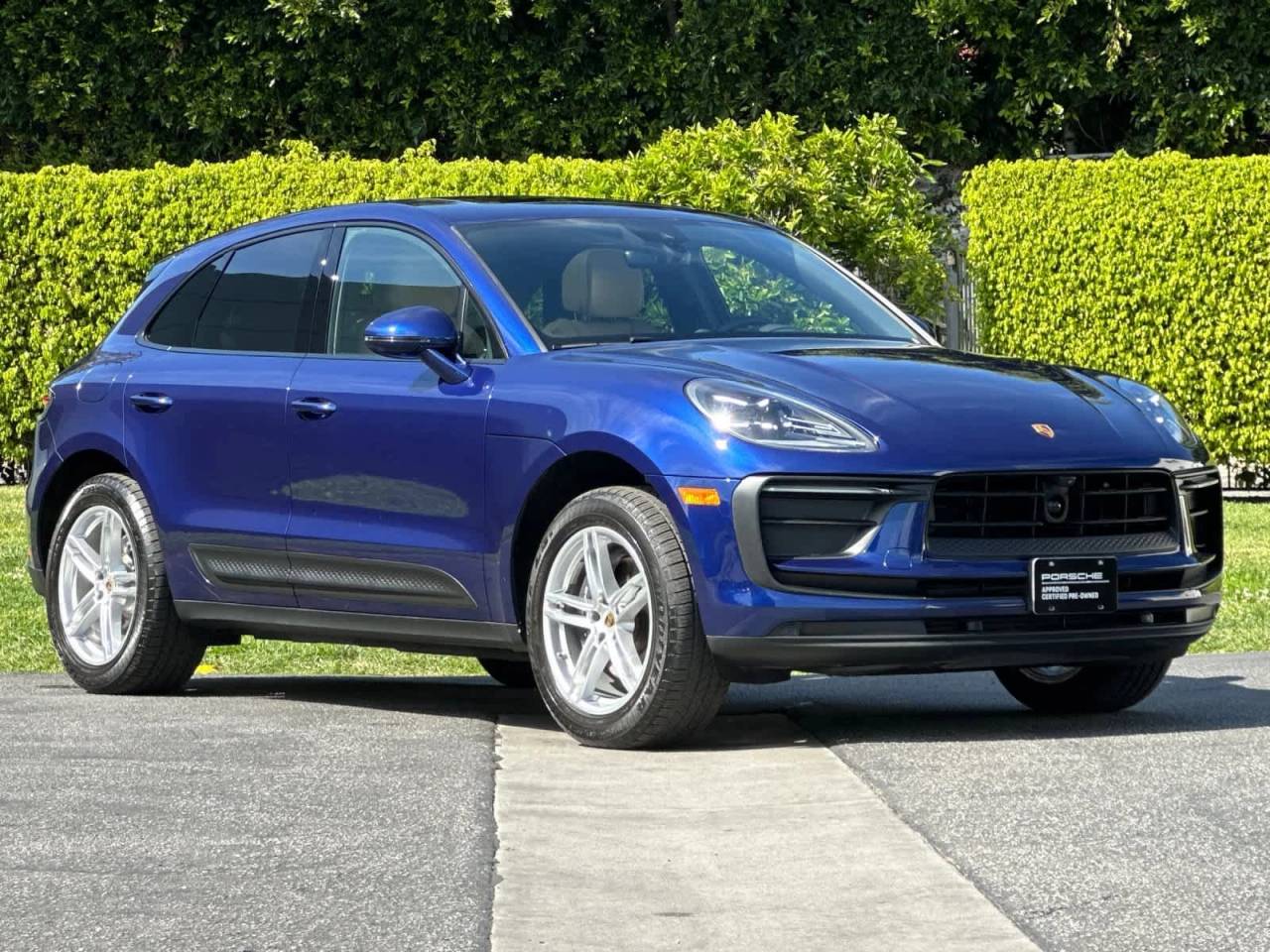 2025 Porsche Macan Base