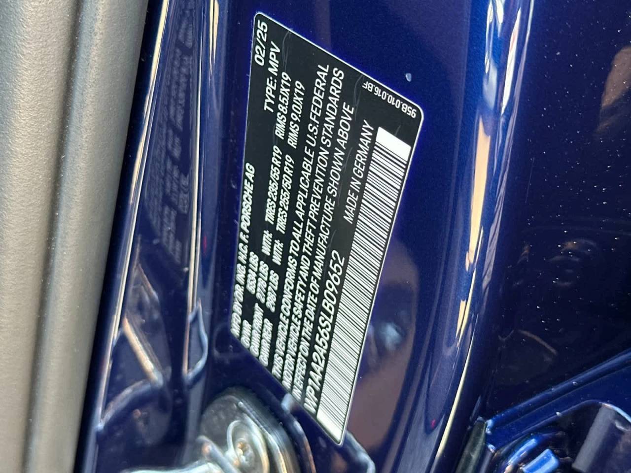 2025 Porsche Macan Base