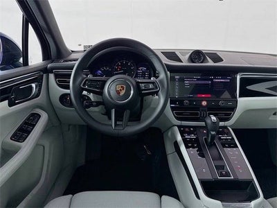 2025 Porsche Macan Base