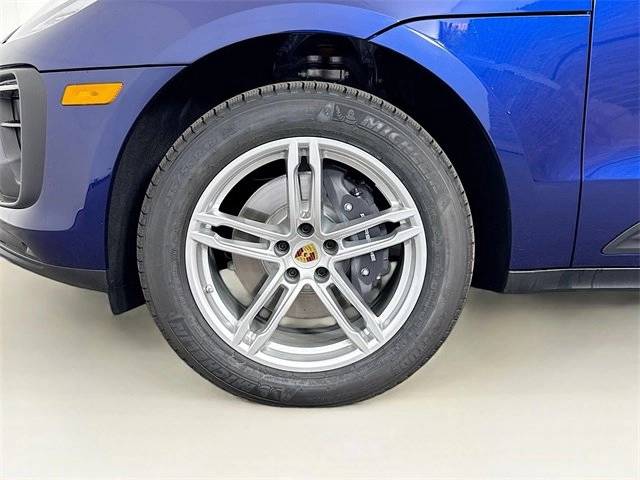 2025 Porsche Macan Base