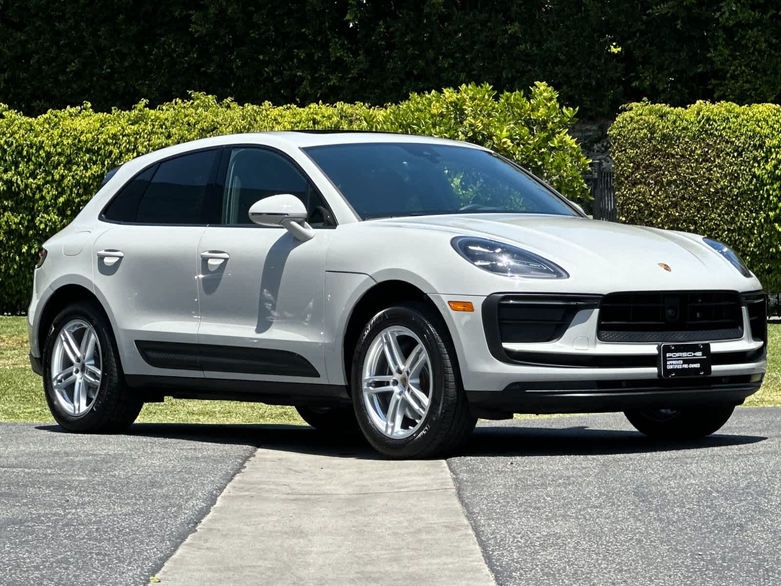 2025 Porsche Macan Base
