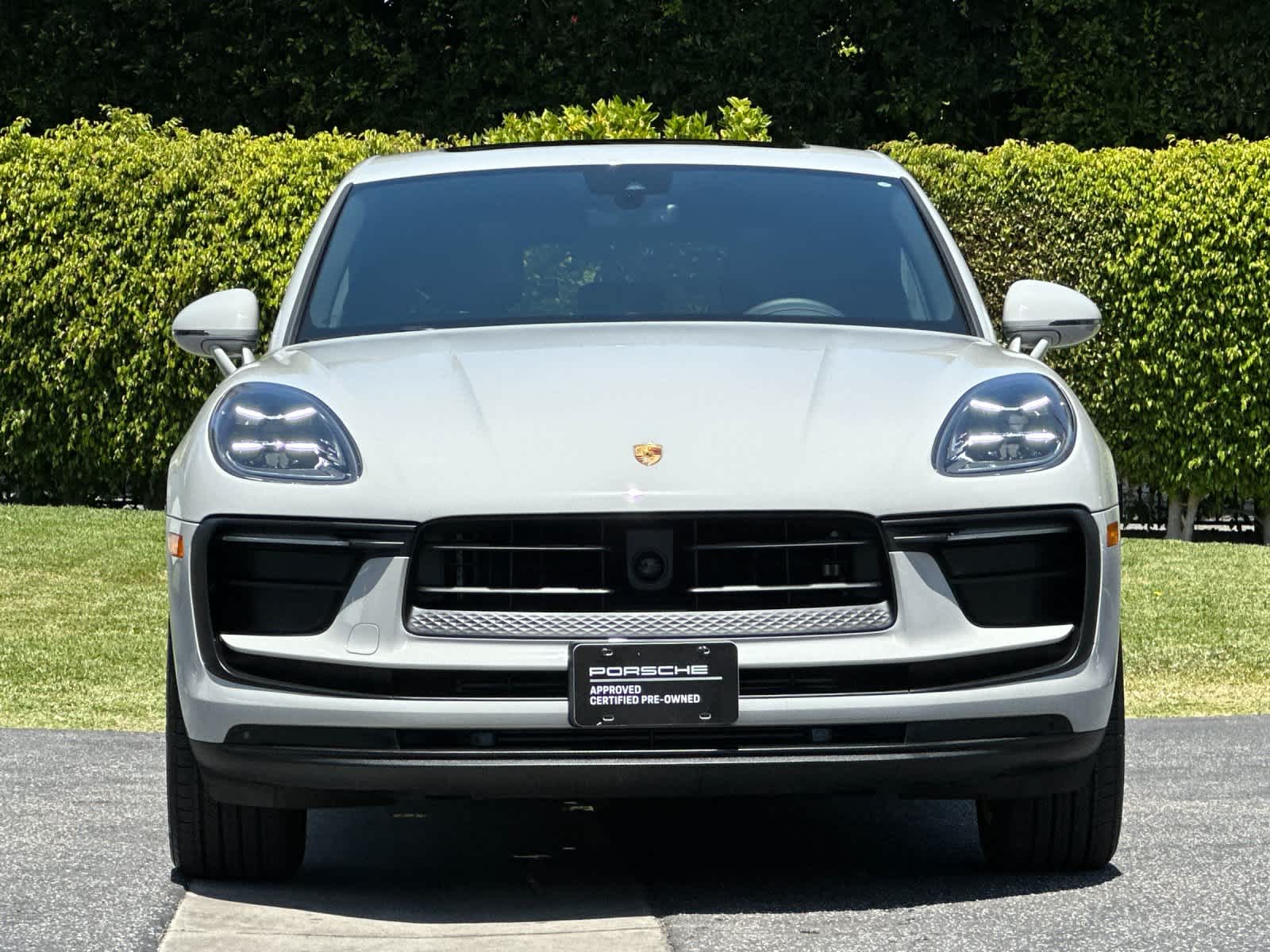 2025 Porsche Macan Base