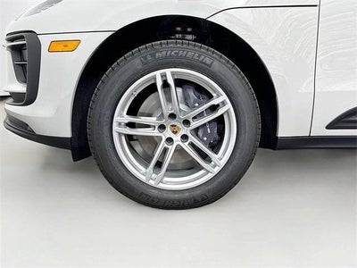 2025 Porsche Macan Base
