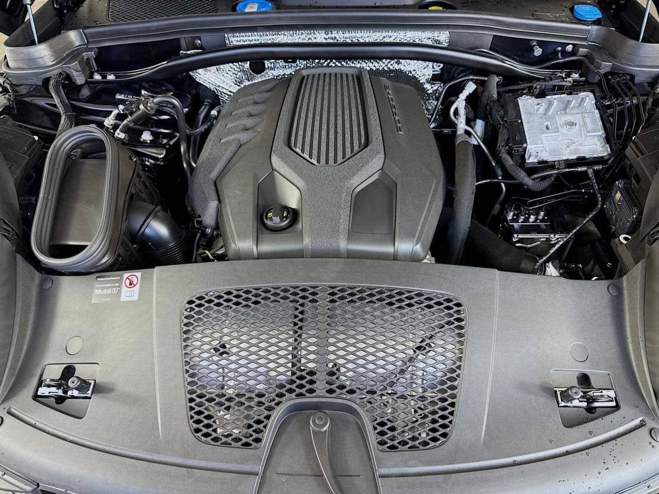 2026 Porsche Macan AWD