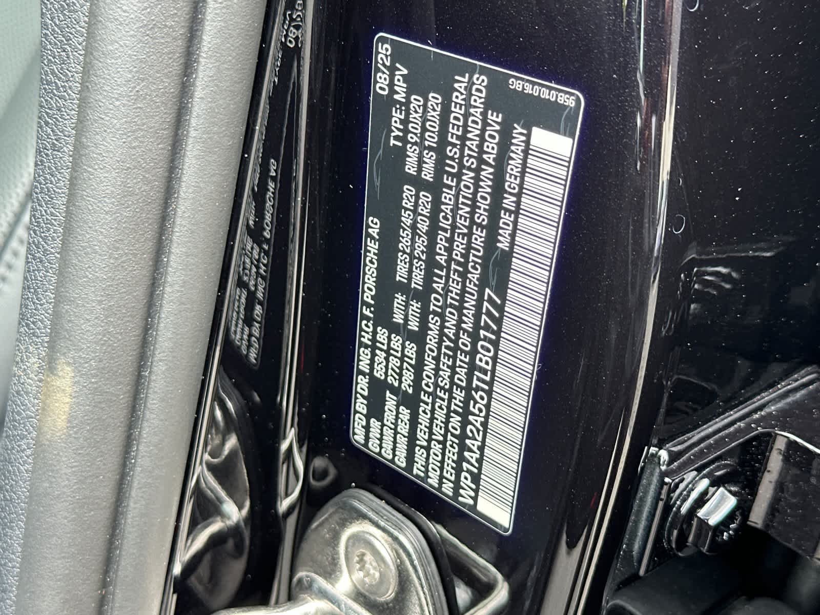 2026 Porsche Macan Base