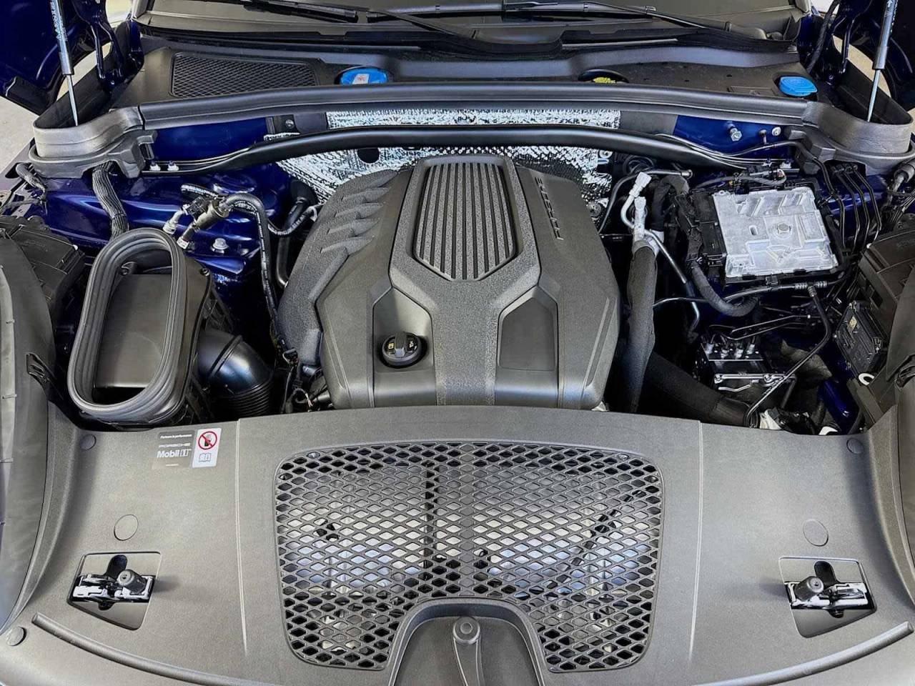 2026 Porsche Macan AWD