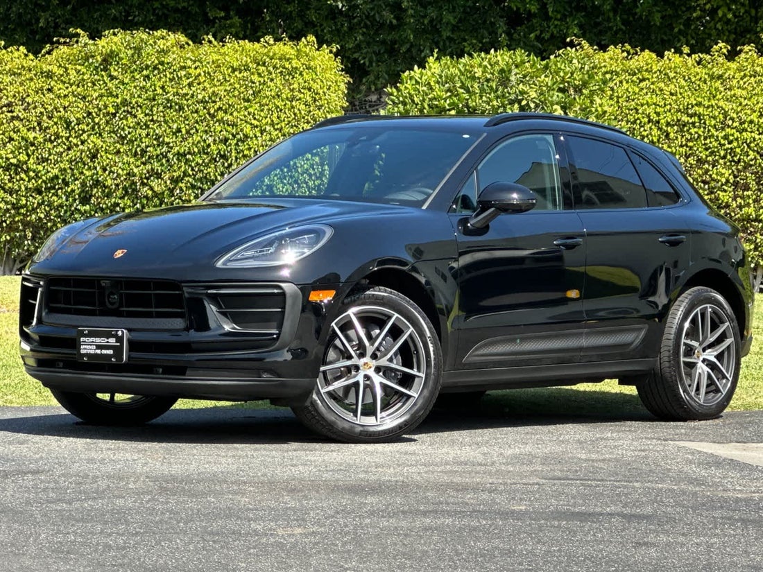 2026 Porsche Macan — photo 1 of 33