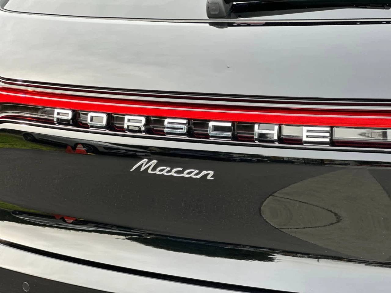 2026 Porsche Macan Base