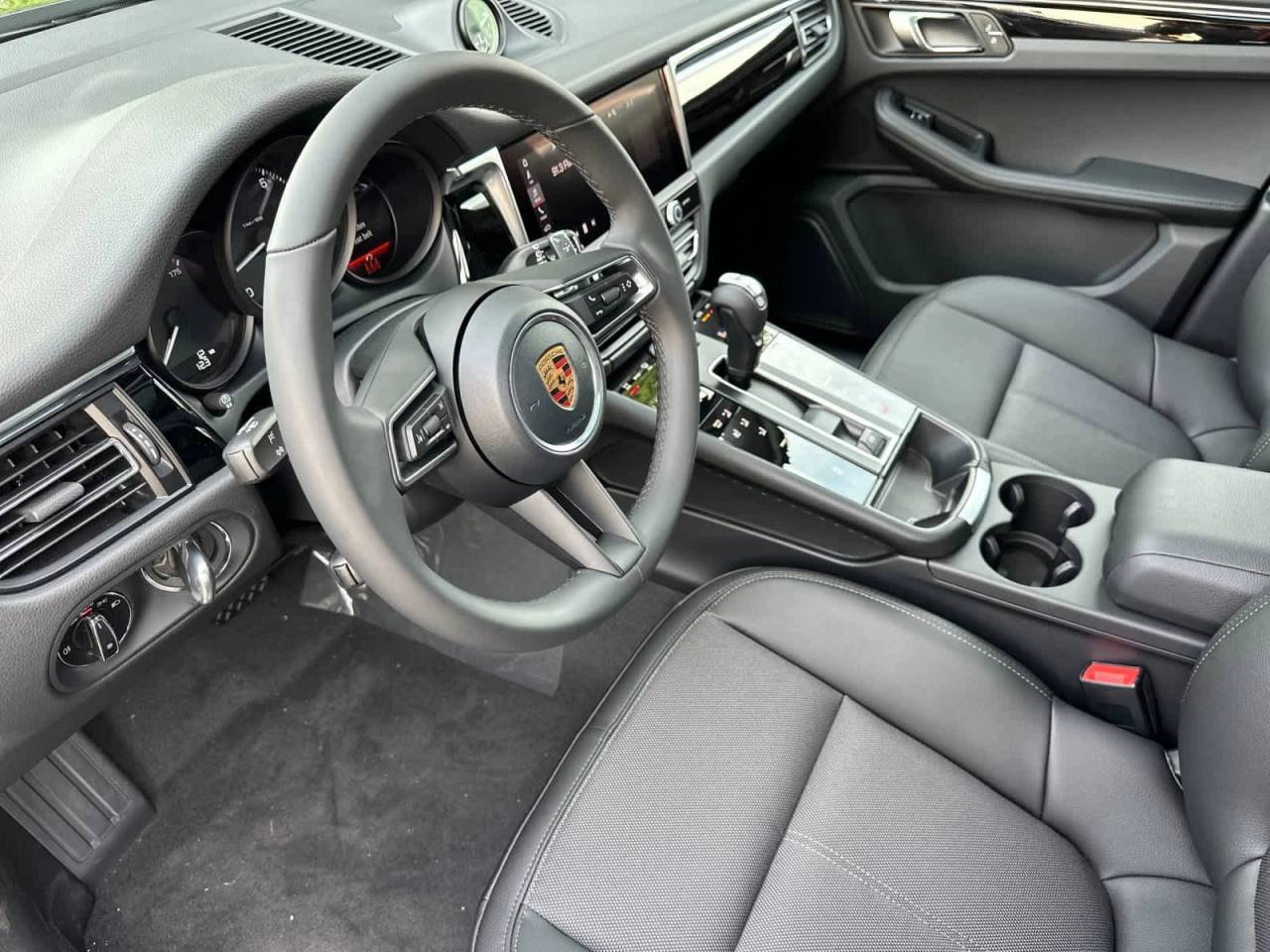 2026 Porsche Macan Macan