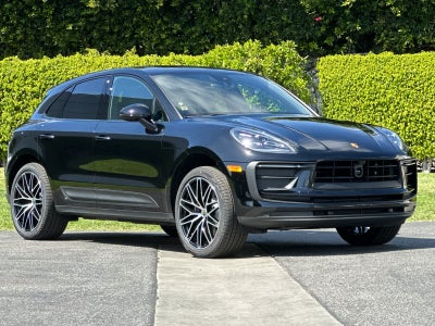 2026 Porsche Macan AWD