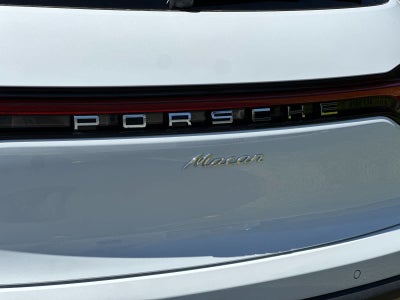 2026 Porsche Macan Base