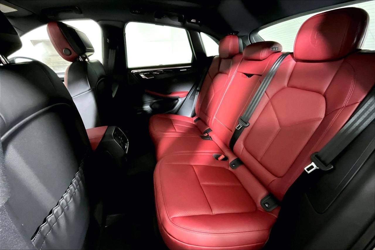 2025 Porsche Macan AWD