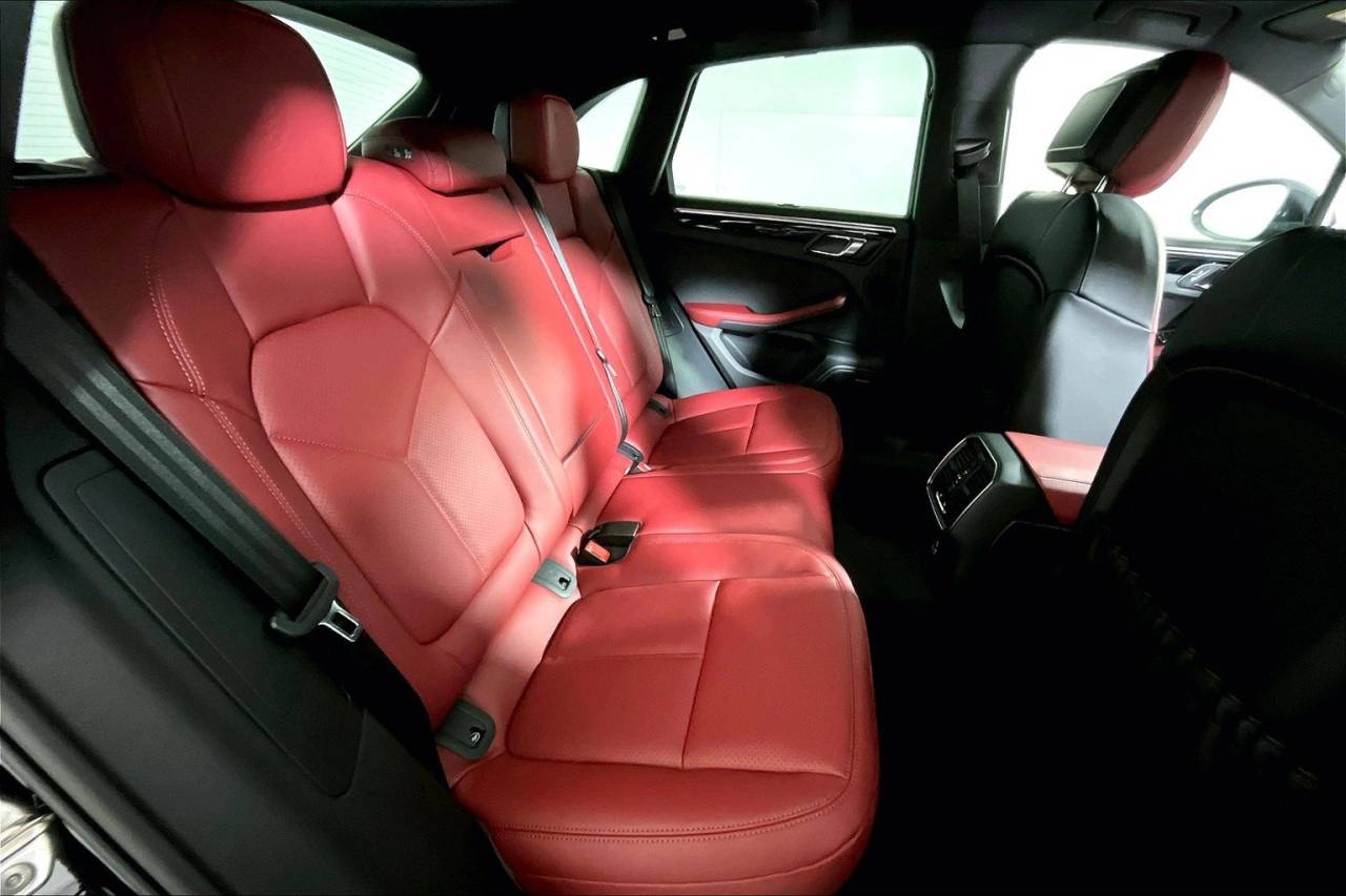 2025 Porsche Macan AWD