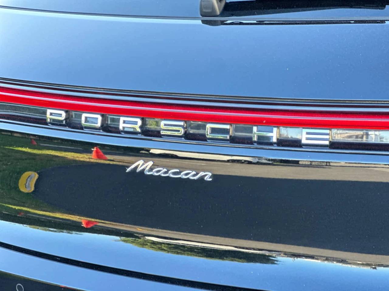 2025 Porsche Macan Base