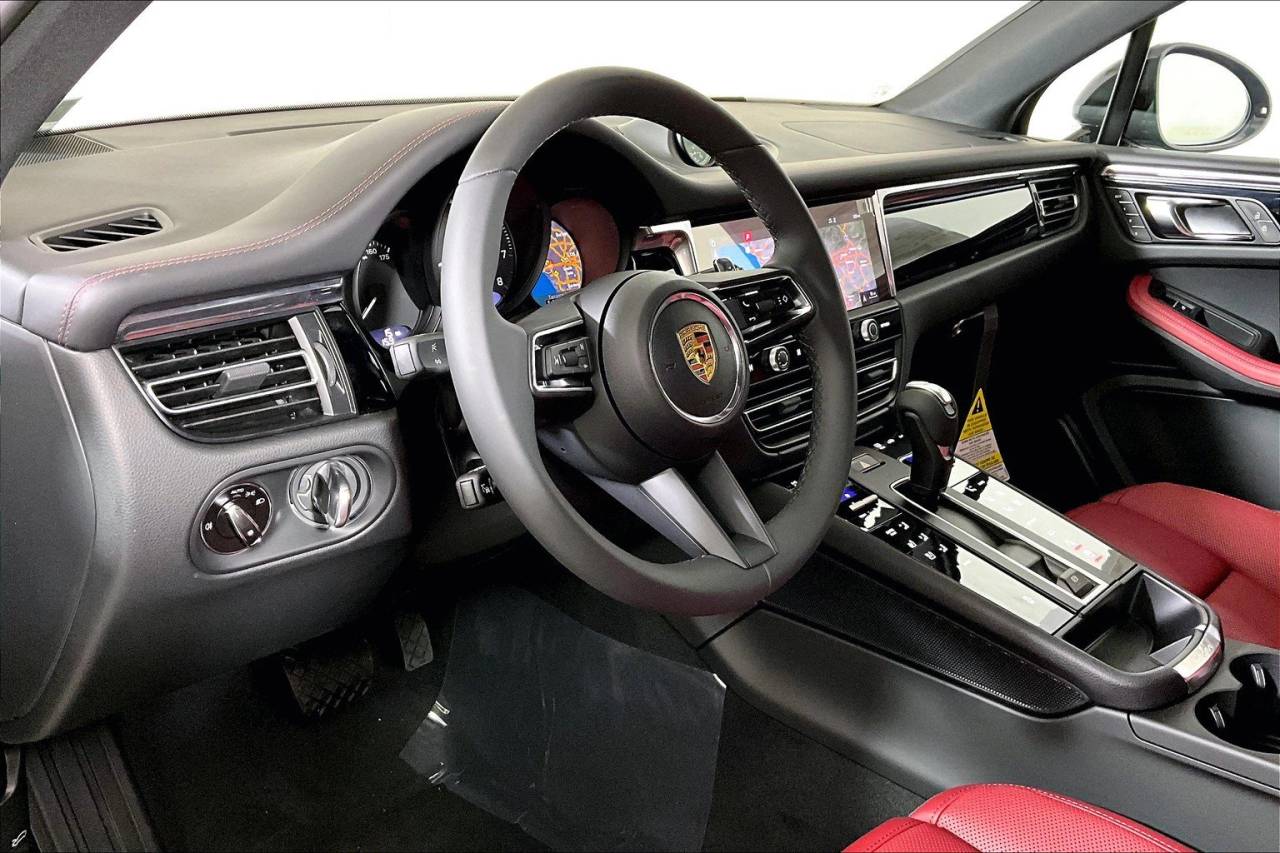 2025 Porsche Macan AWD