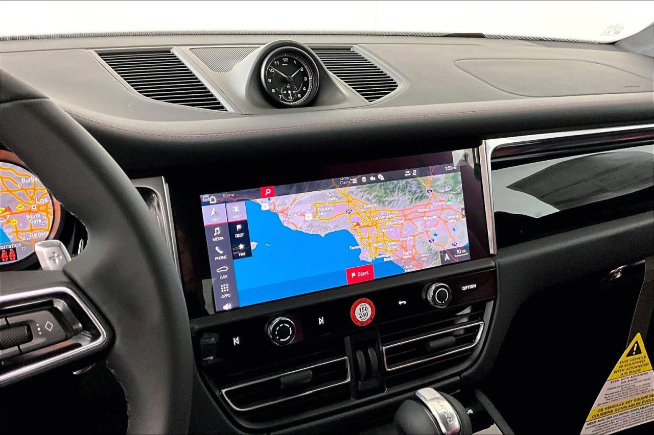 2025 Porsche Macan AWD