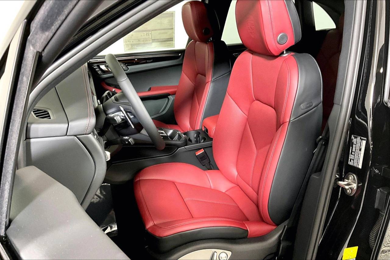 2025 Porsche Macan AWD