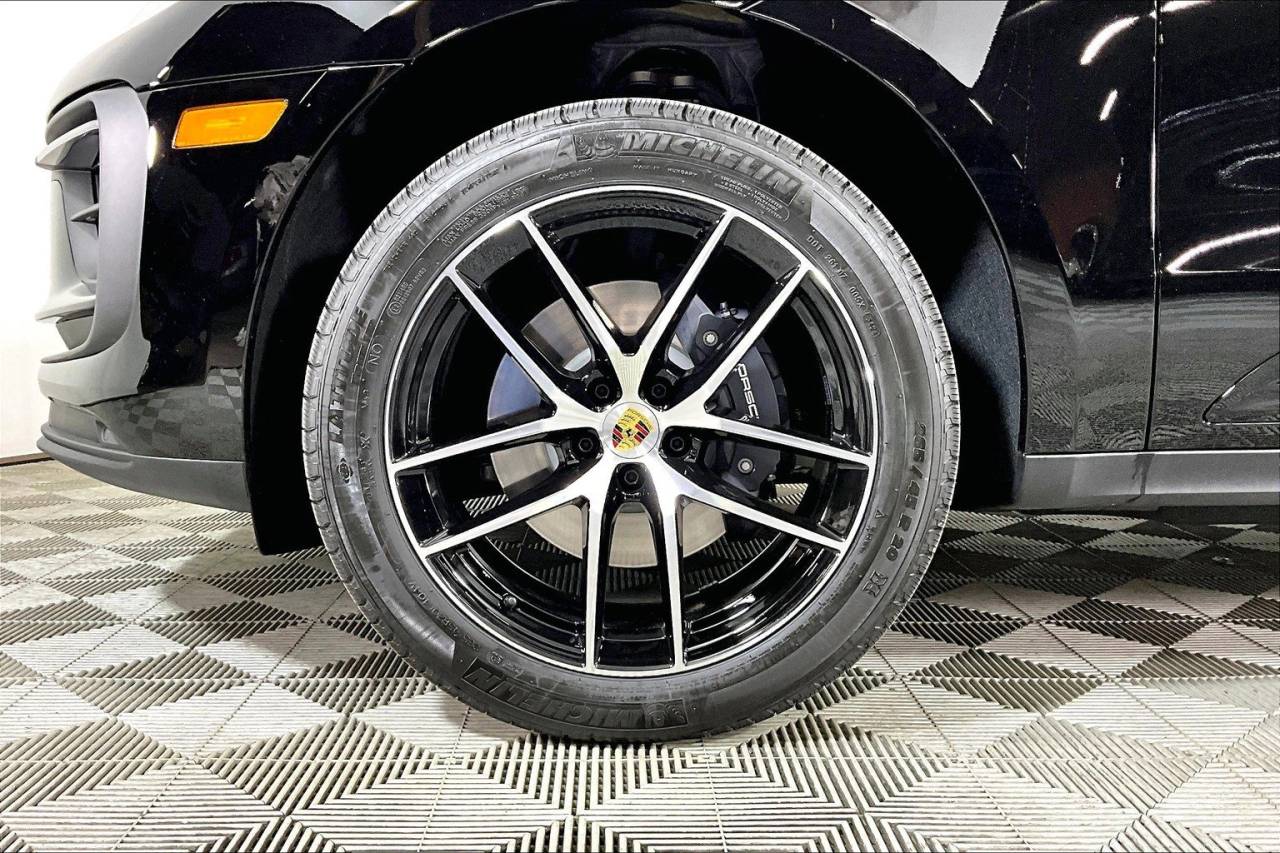 2025 Porsche Macan AWD