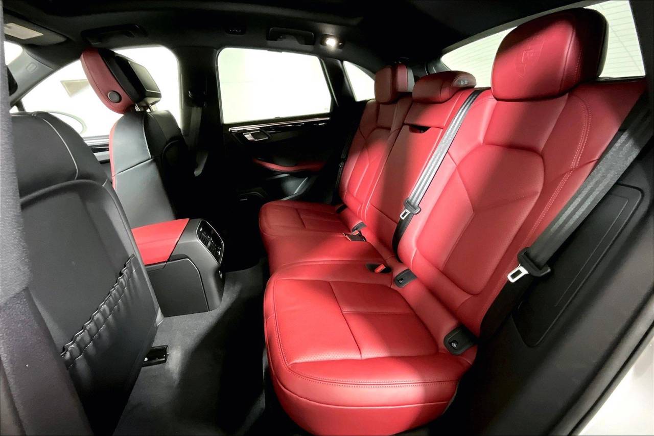 2025 Porsche Macan AWD