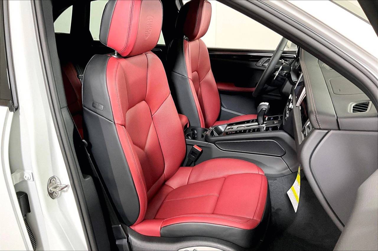 2025 Porsche Macan AWD