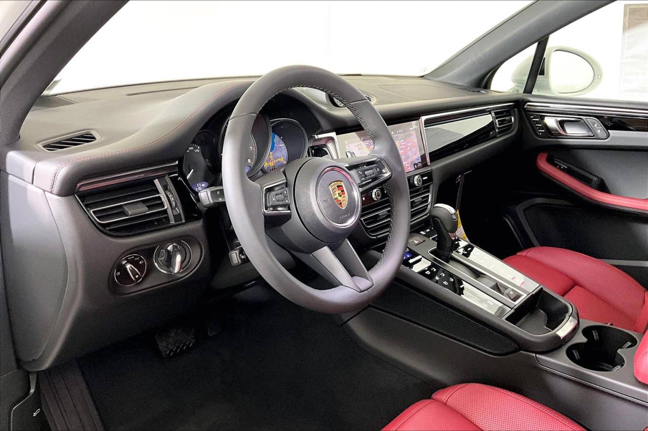 2025 Porsche Macan AWD