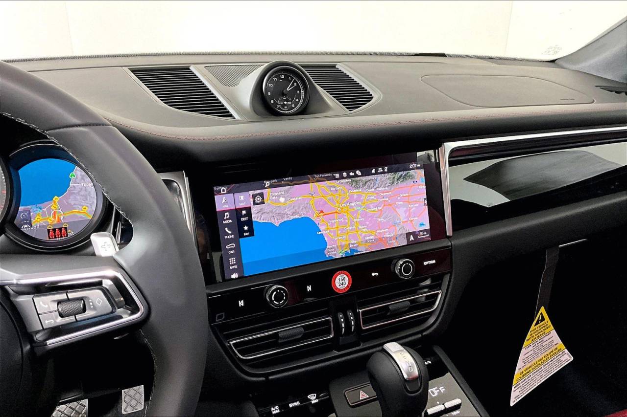 2025 Porsche Macan AWD