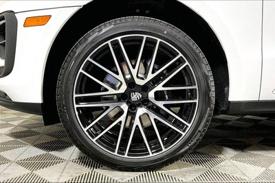 2025 Porsche Macan AWD