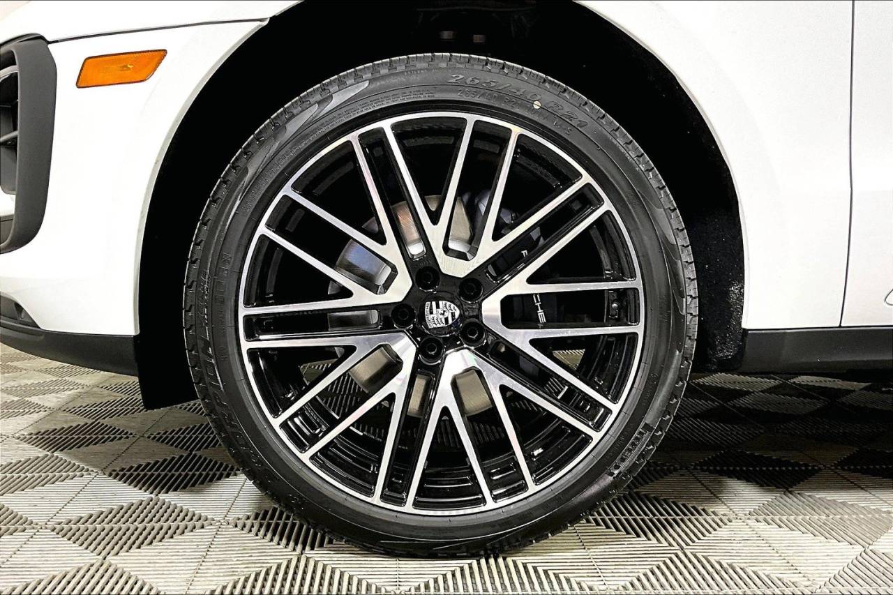 2025 Porsche Macan AWD