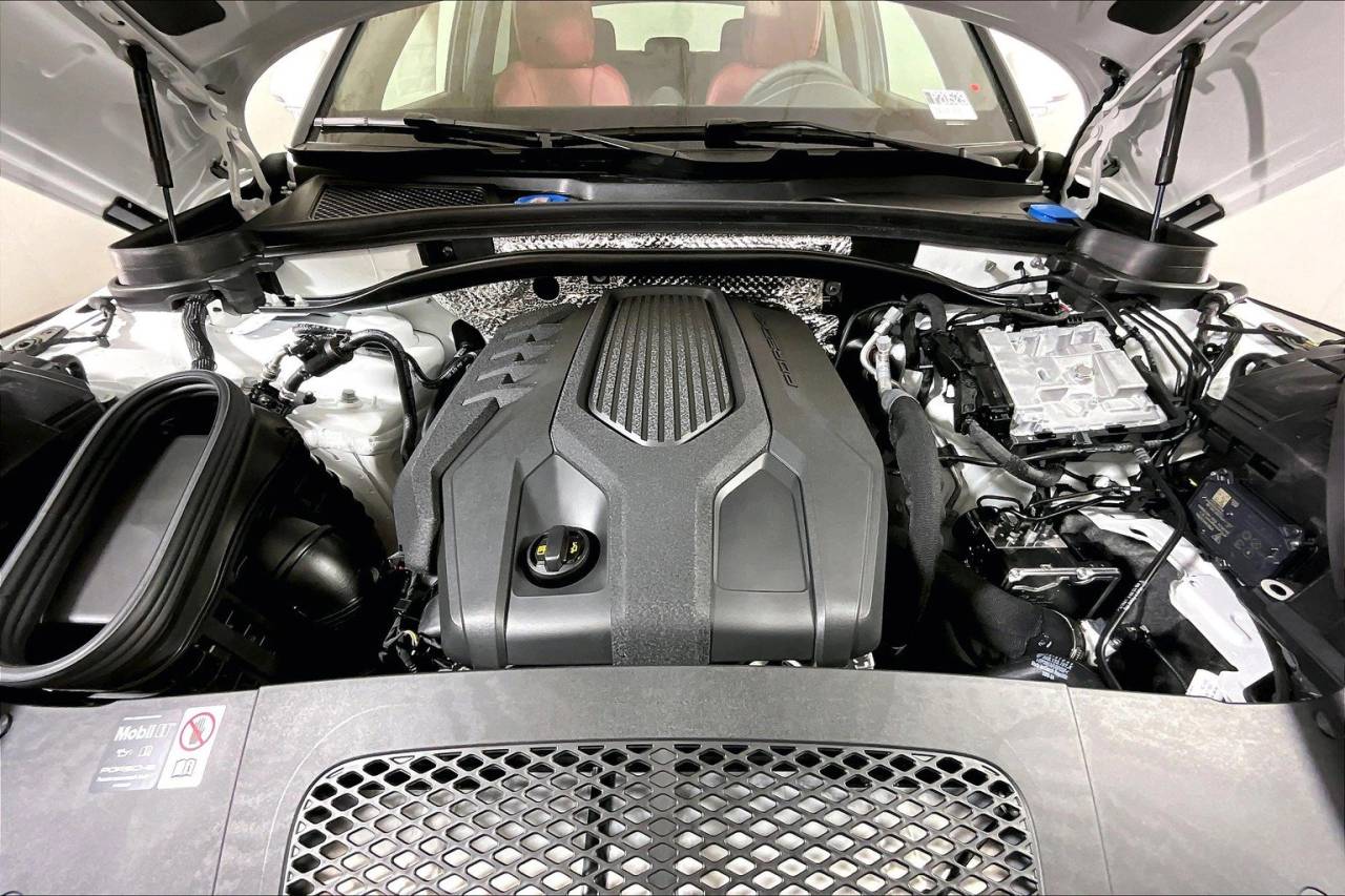 2025 Porsche Macan AWD