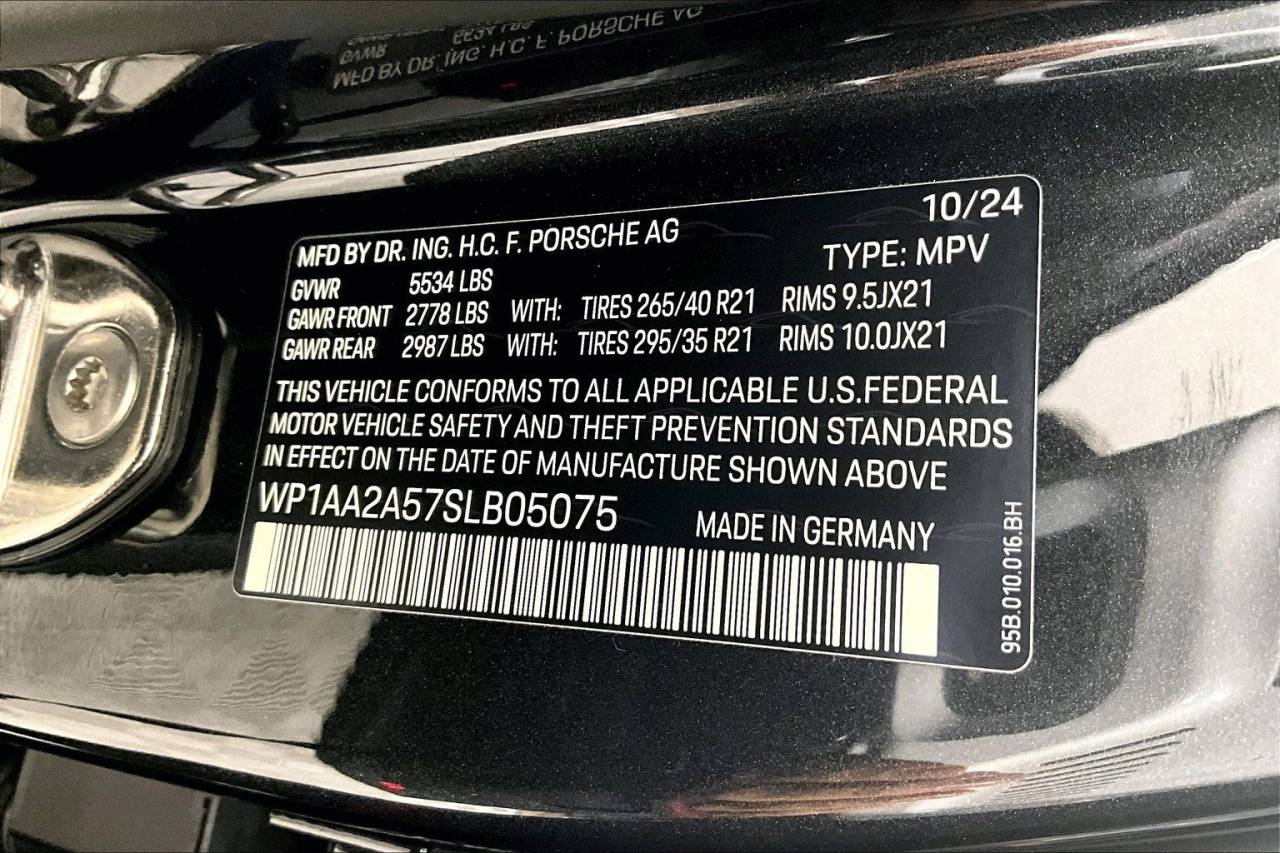 2025 Porsche Macan AWD