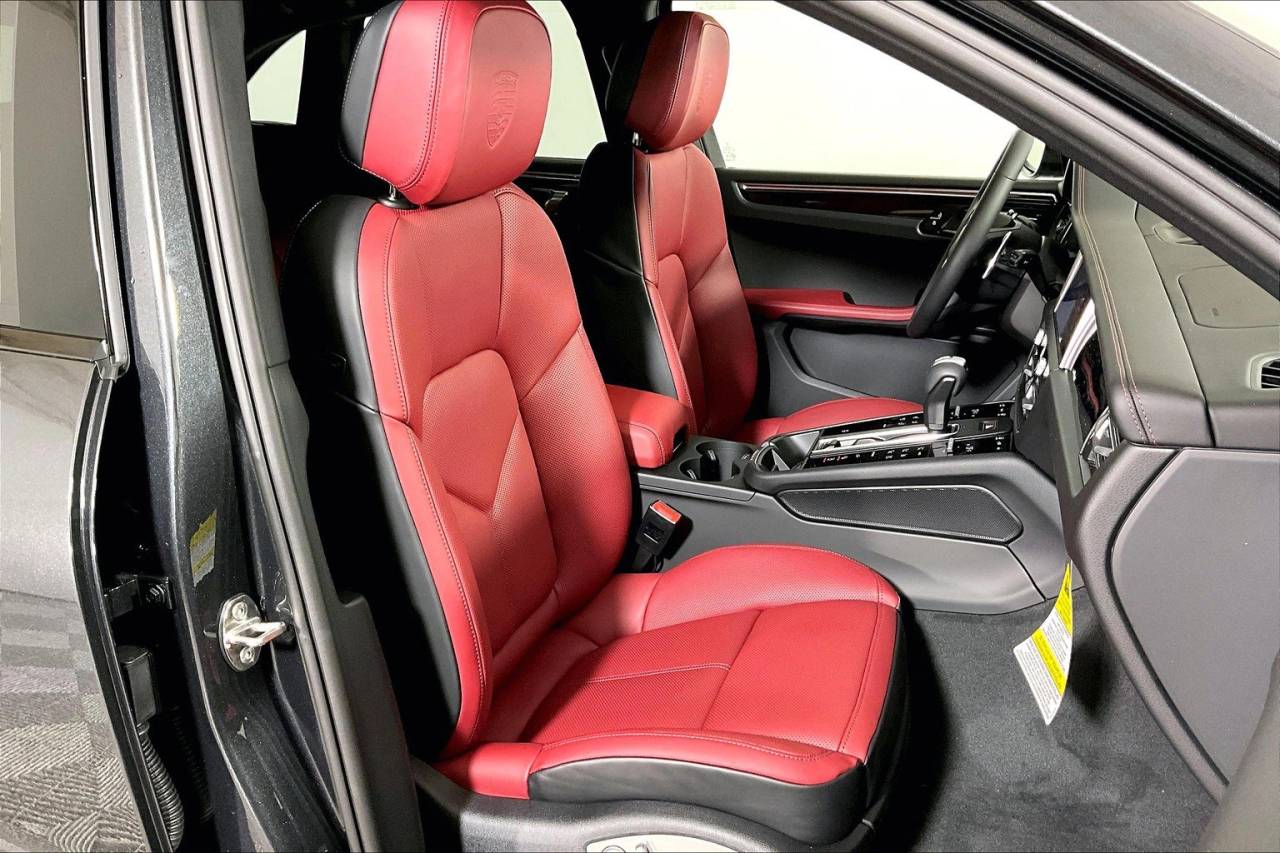 2025 Porsche Macan AWD