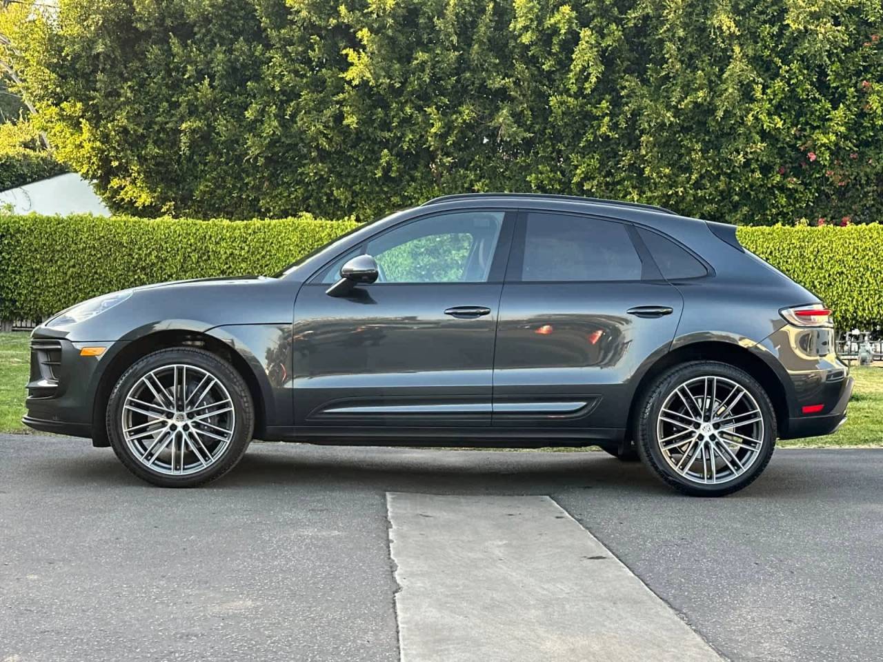 2025 Porsche Macan AWD