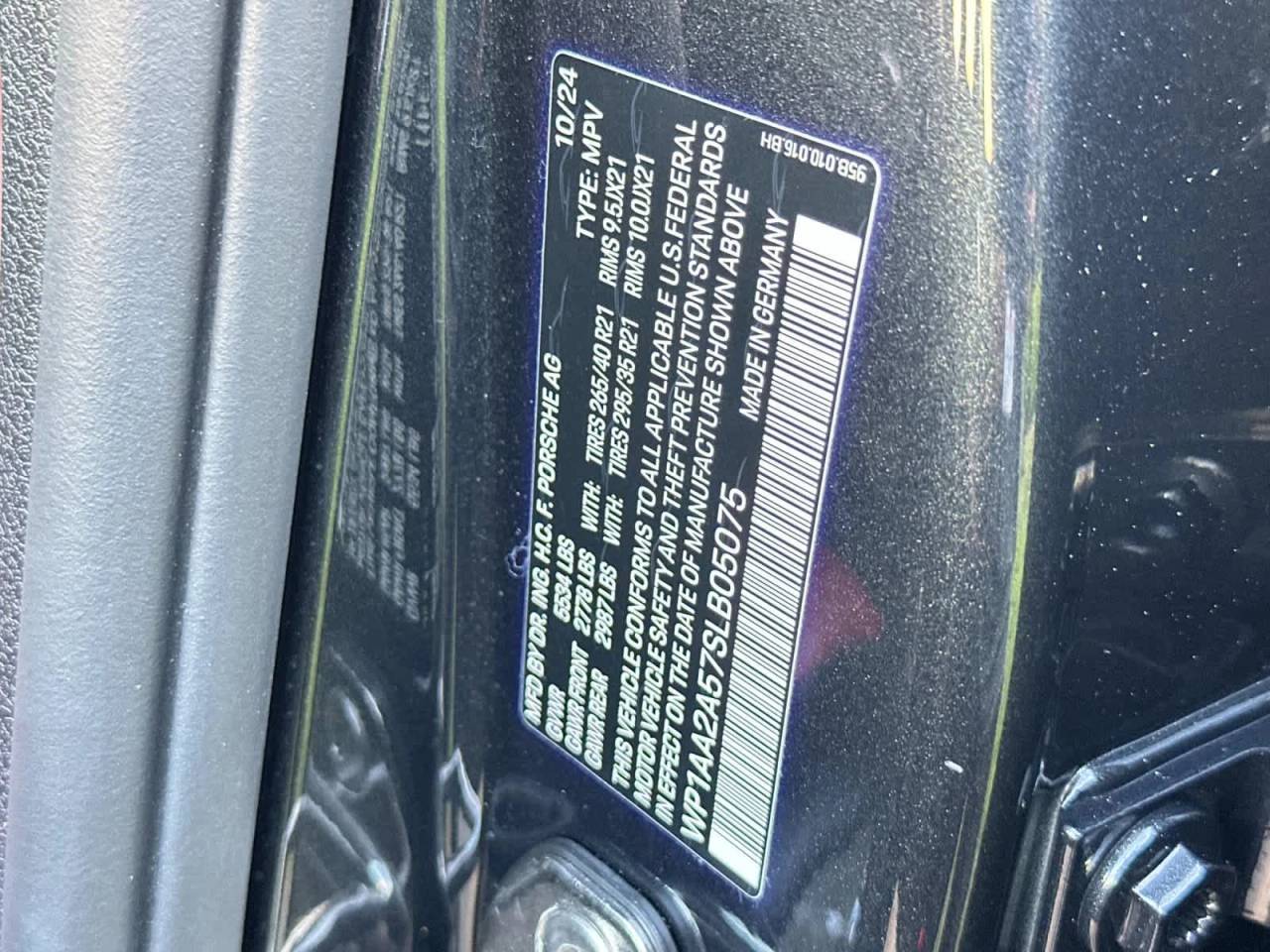 2025 Porsche Macan Base